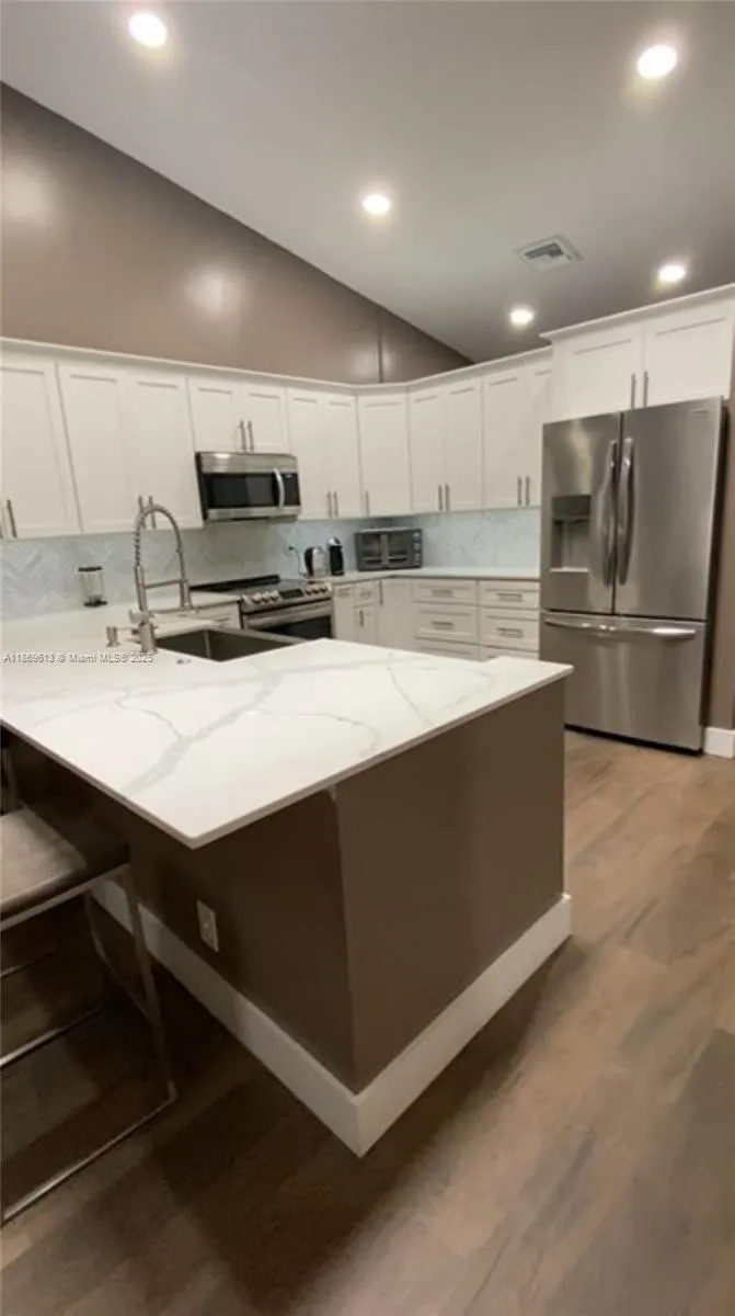 6081 NW 90th Ave