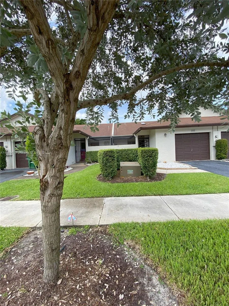 6081 NW 90th Ave