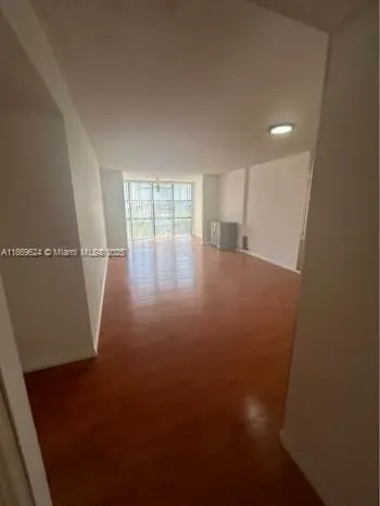 800 Parkview Dr, #406