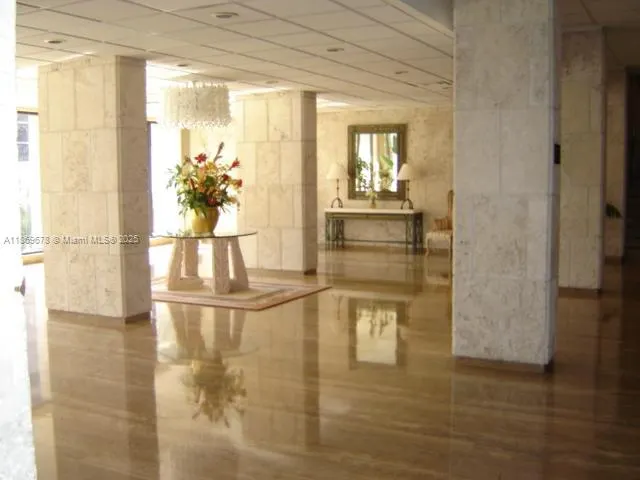 1985 S Ocean Dr, #17M
