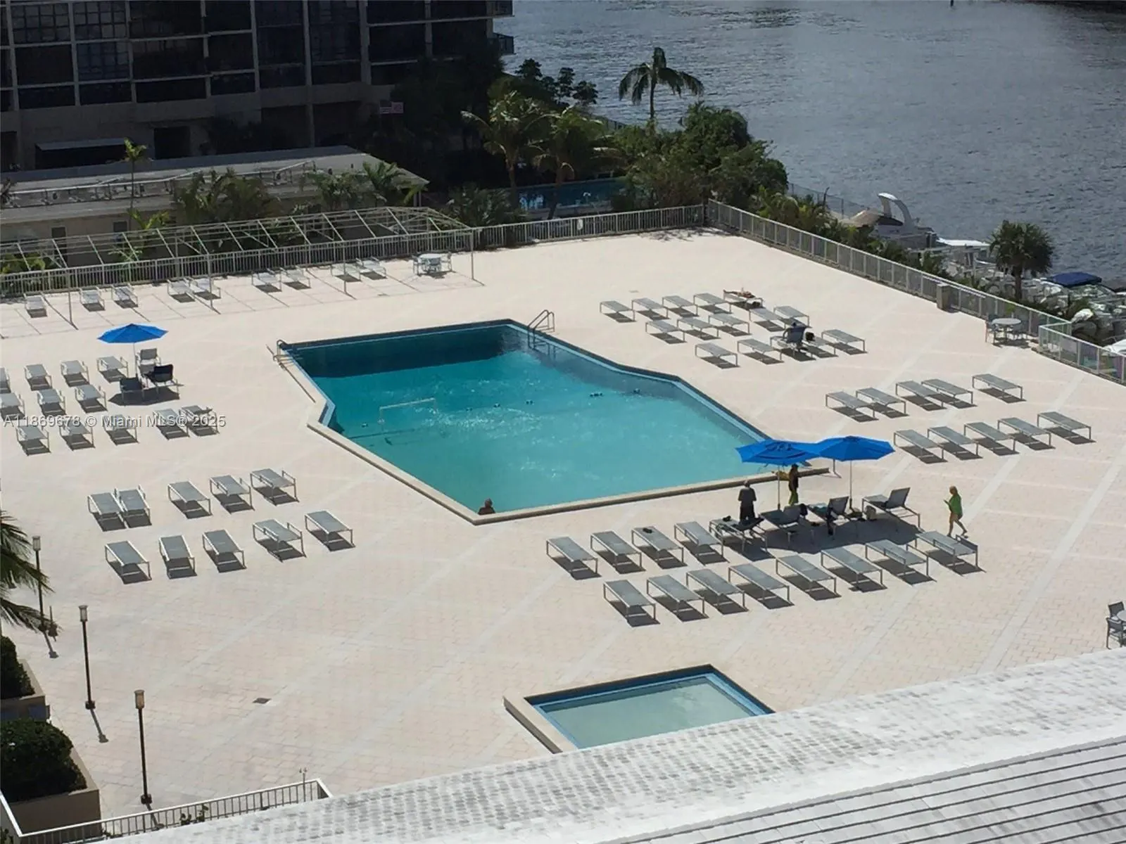 1985 S Ocean Dr, #17M