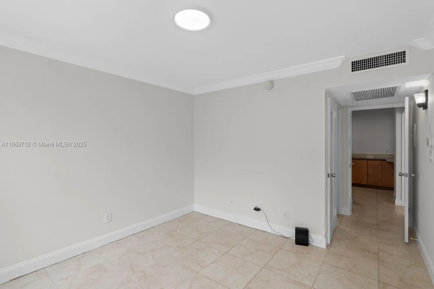 5161 Collins Ave, #701