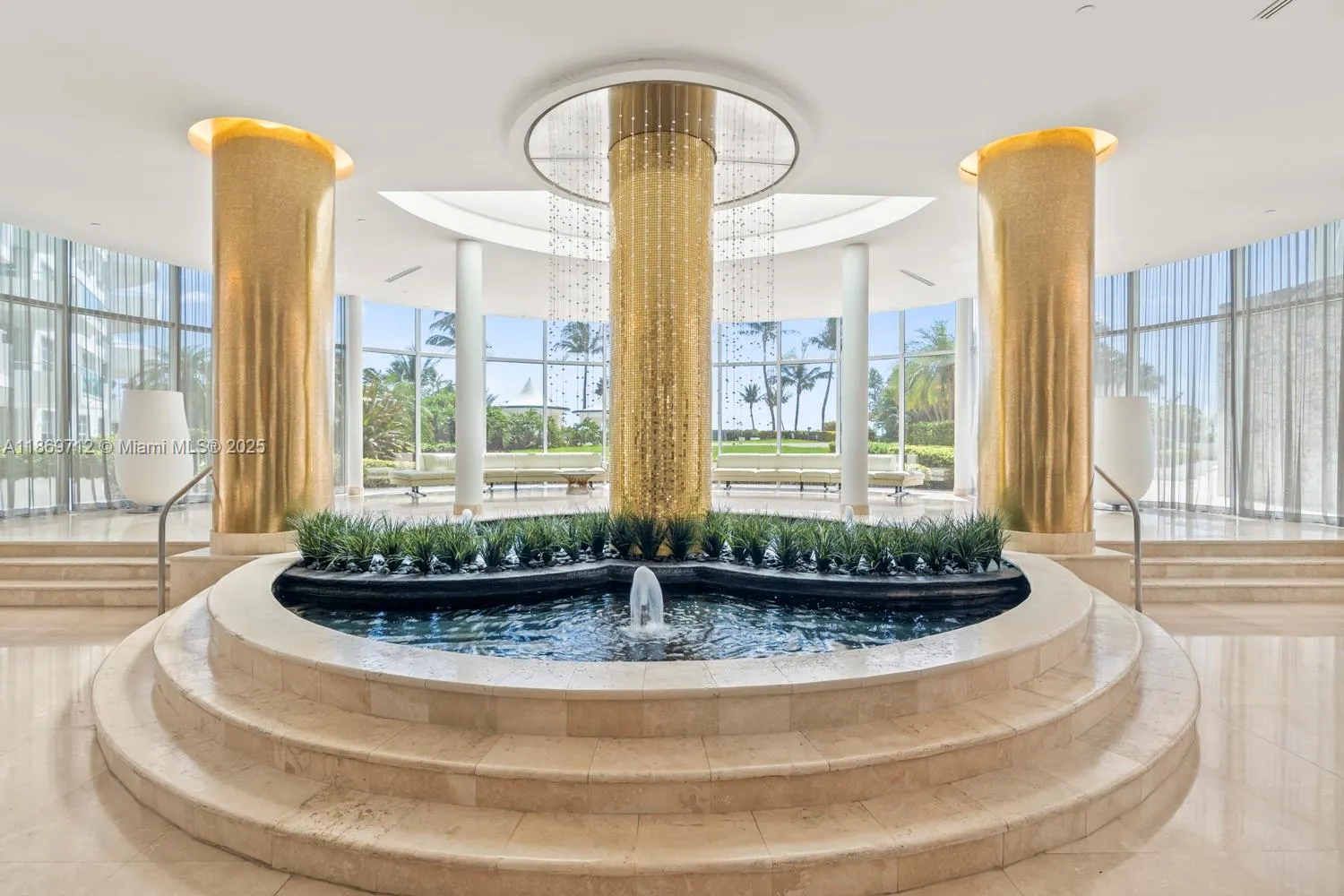 5161 Collins Ave, #701