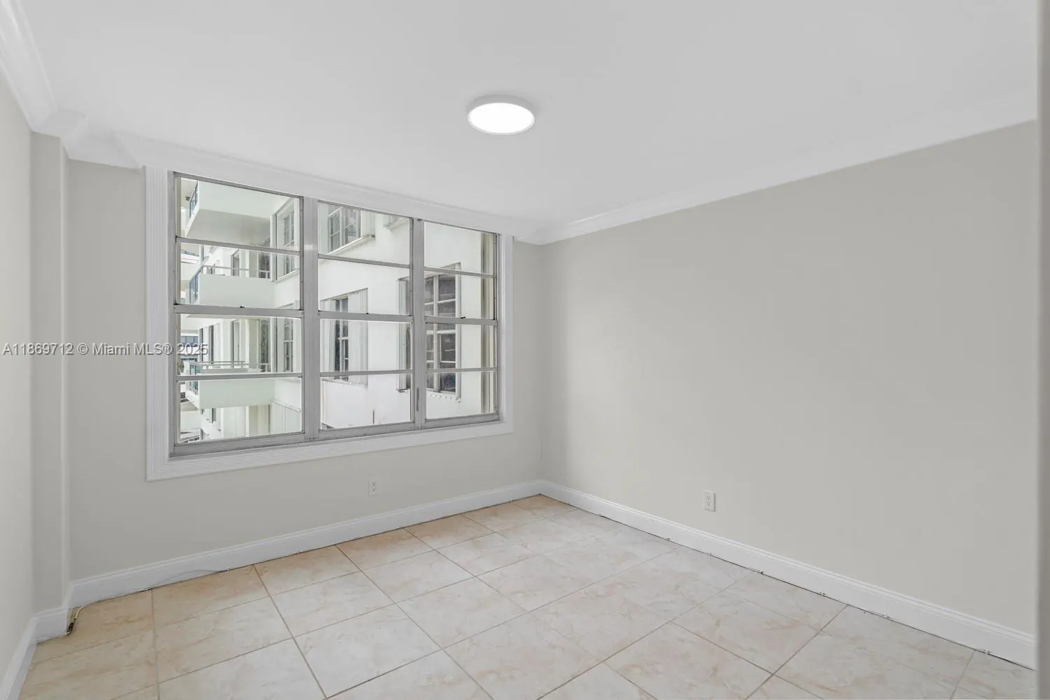 5161 Collins Ave, #701