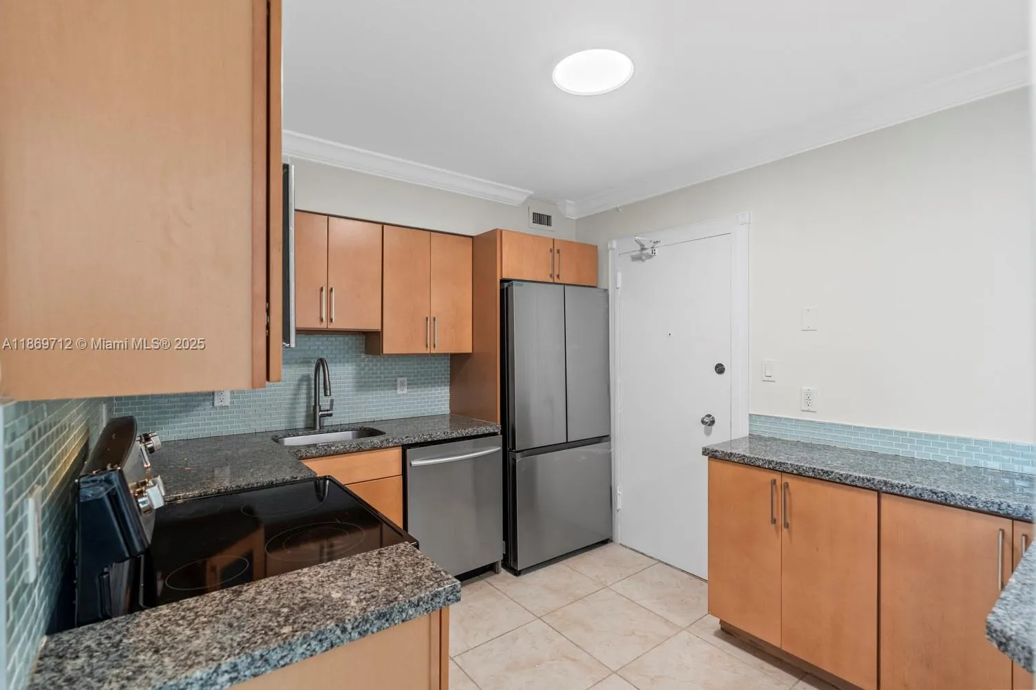 5161 Collins Ave, #701