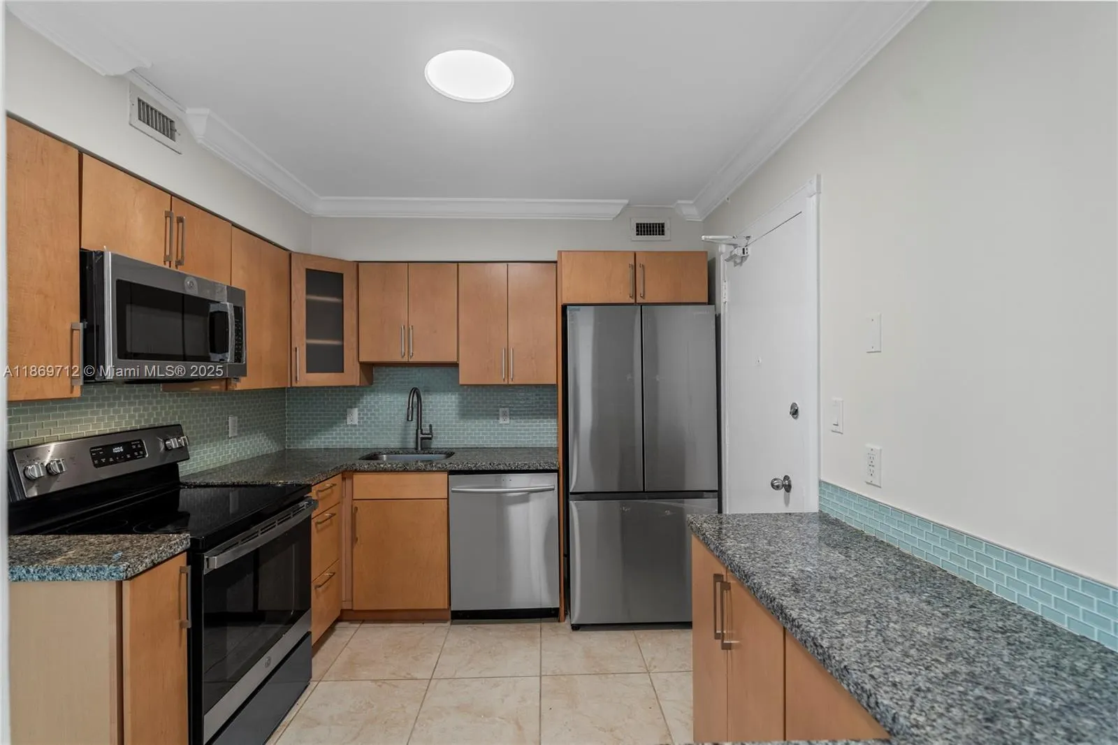 5161 Collins Ave, #701