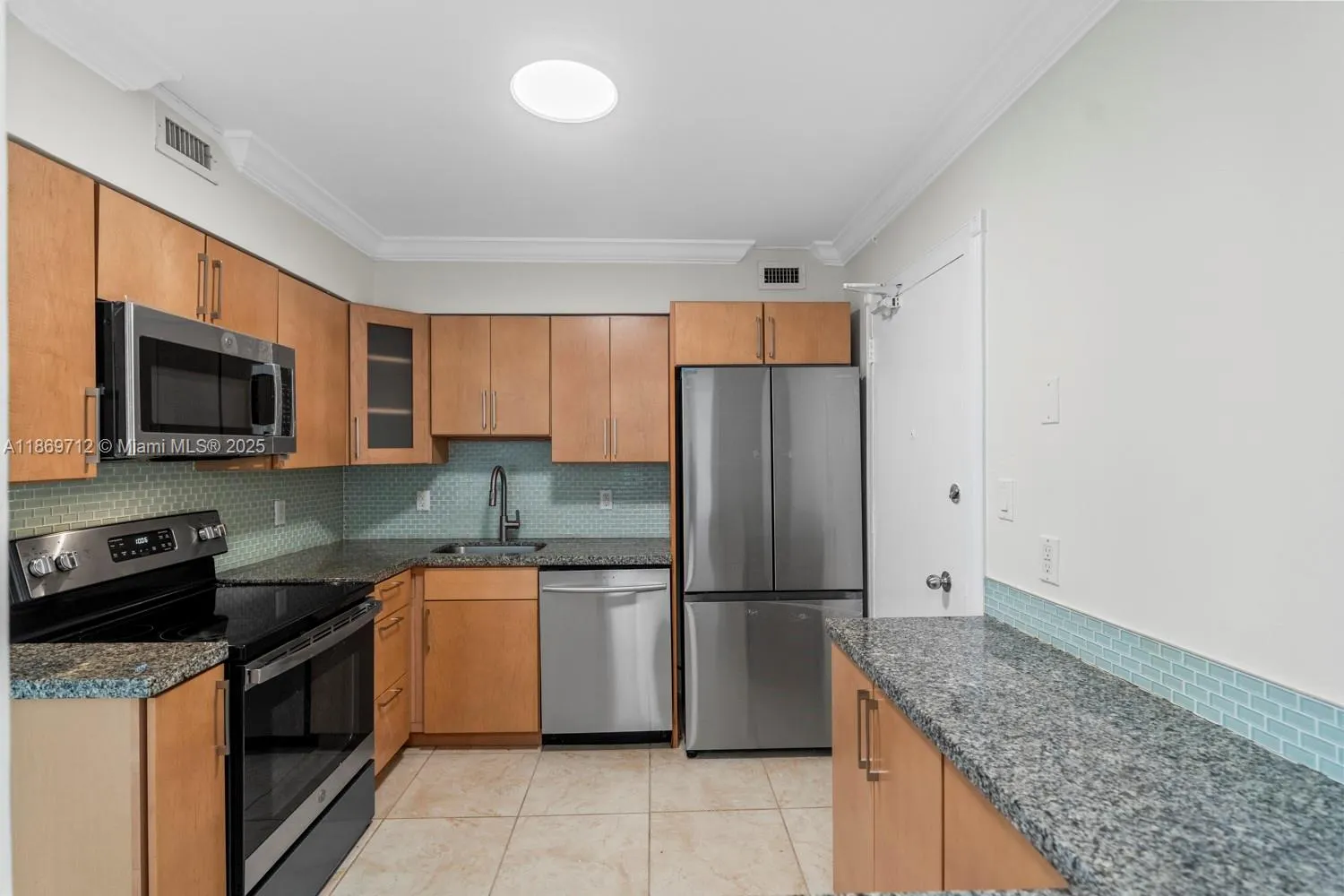 5161 Collins Ave, #701