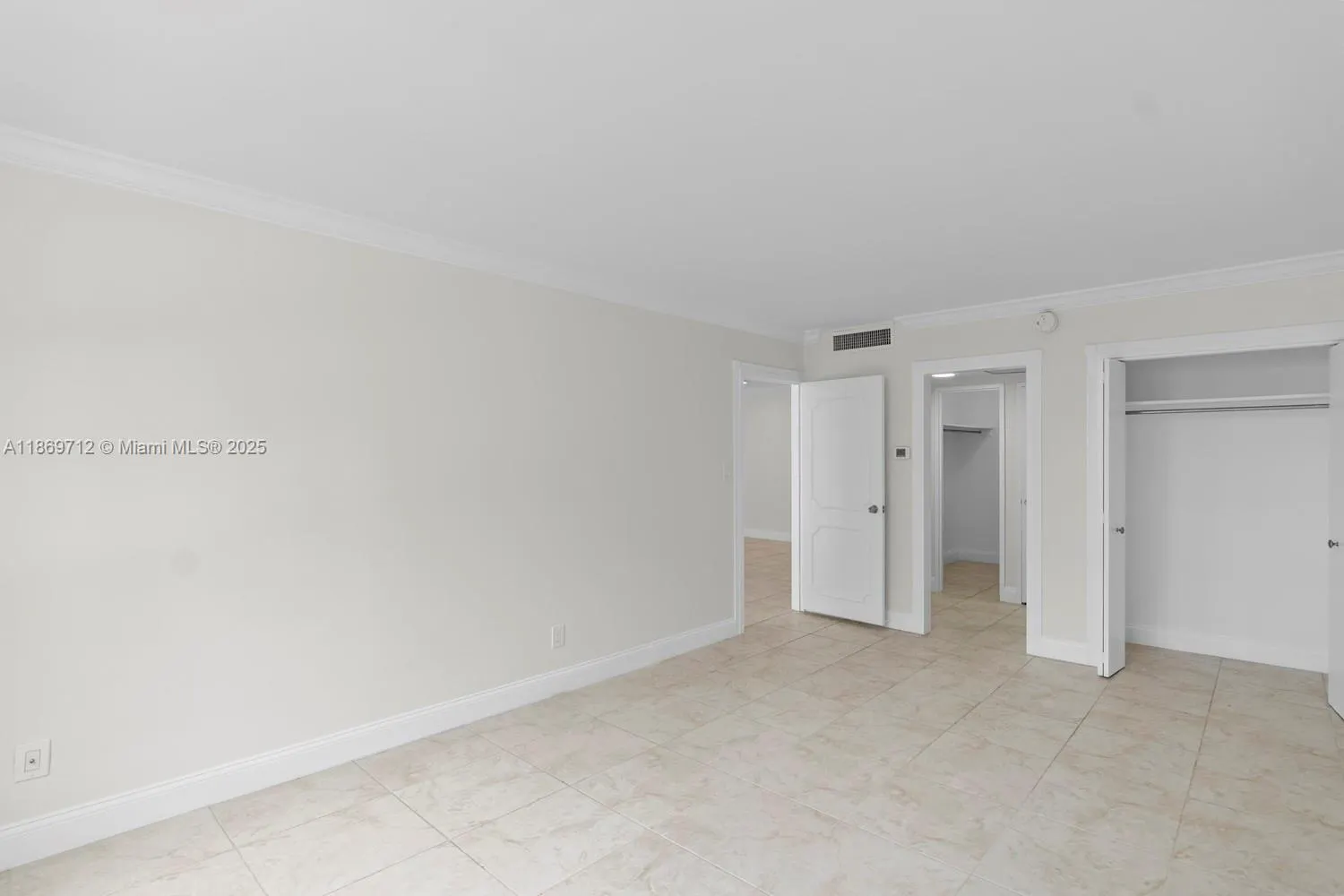 5161 Collins Ave, #701
