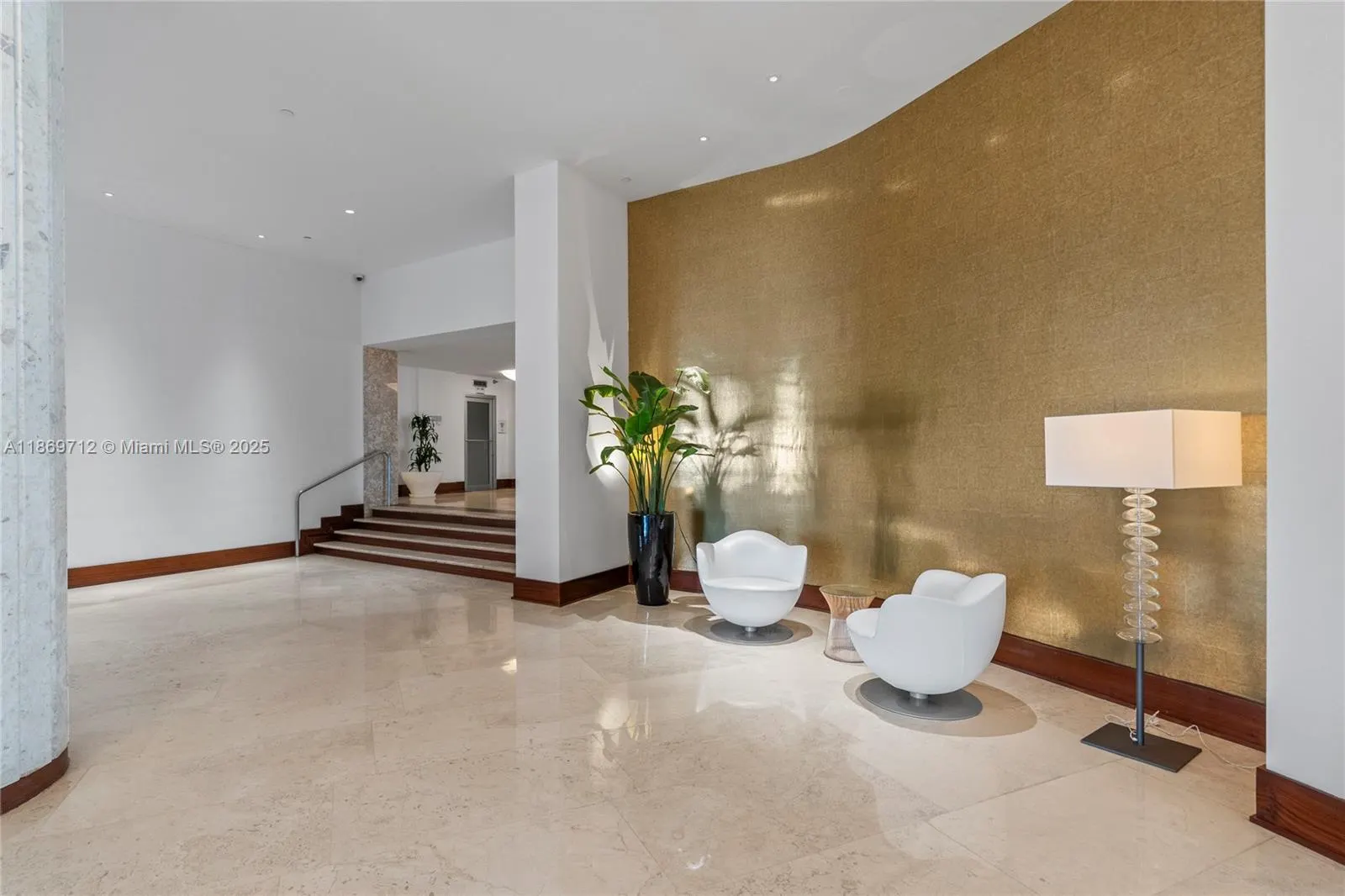 5161 Collins Ave, #701