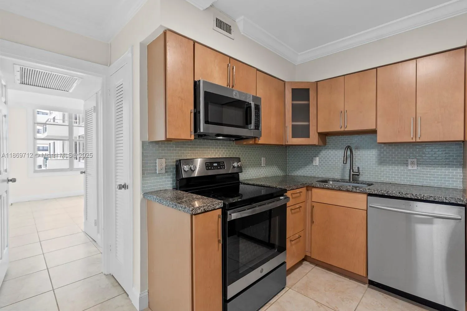 5161 Collins Ave, #701