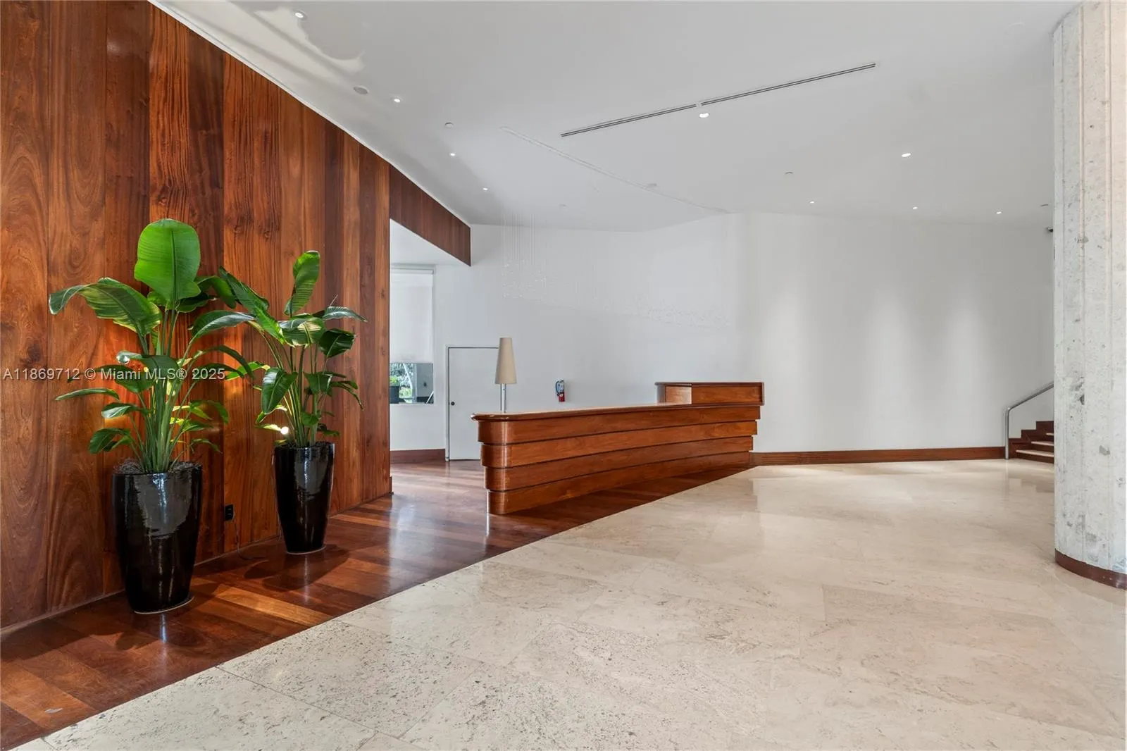 5161 Collins Ave, #701
