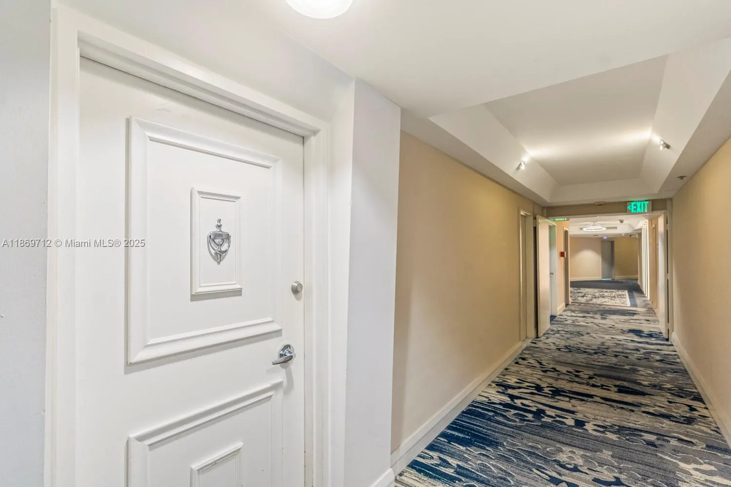 5161 Collins Ave, #701