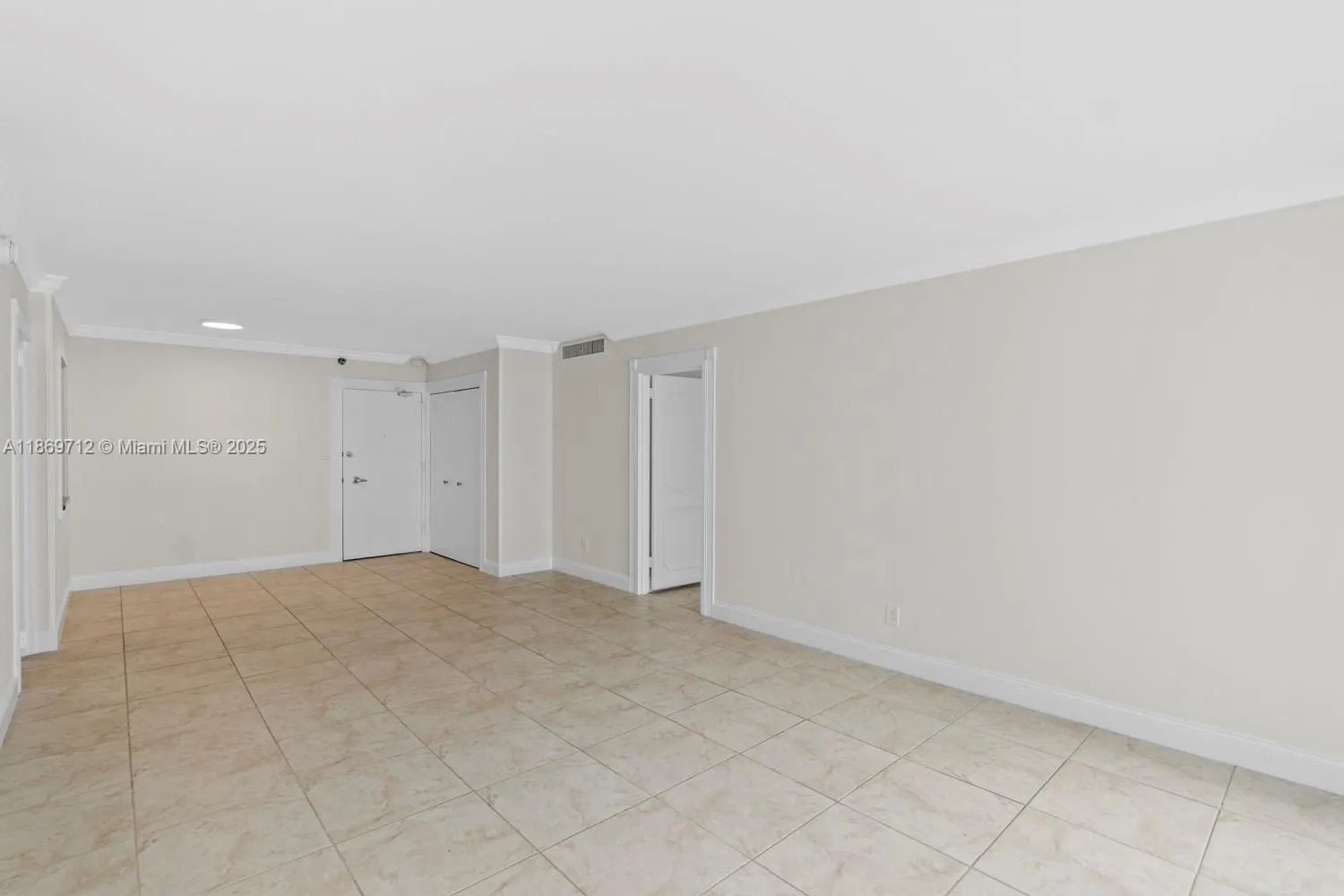 5161 Collins Ave, #701