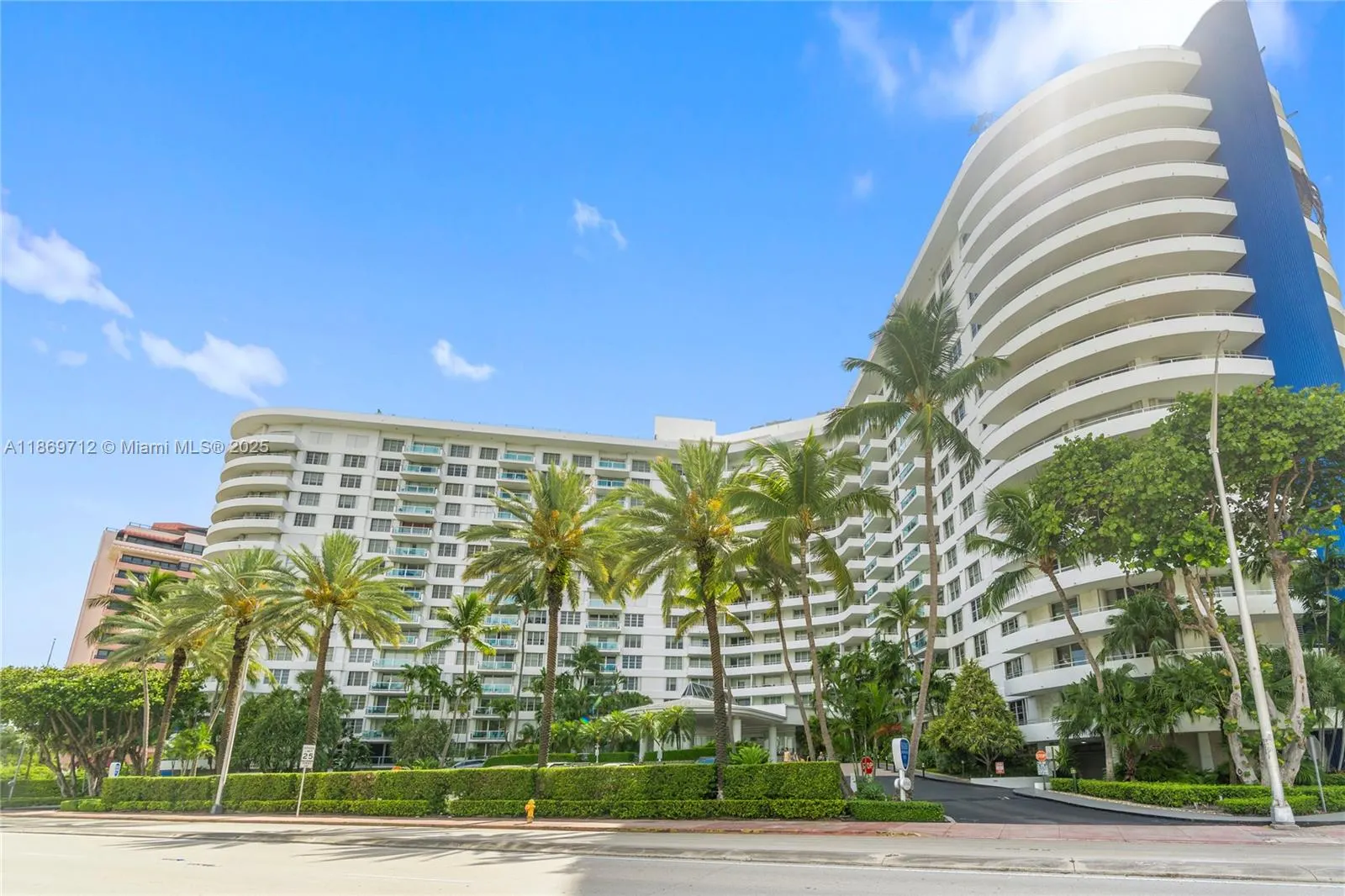 5161 Collins Ave, #701