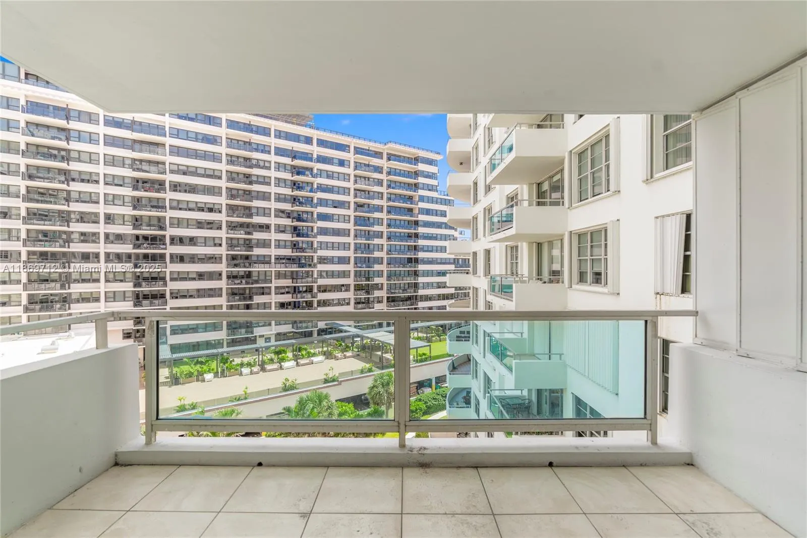 5161 Collins Ave, #701