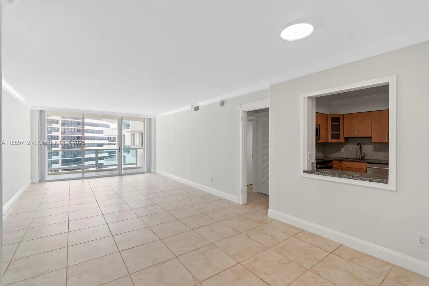 5161 Collins Ave, #701