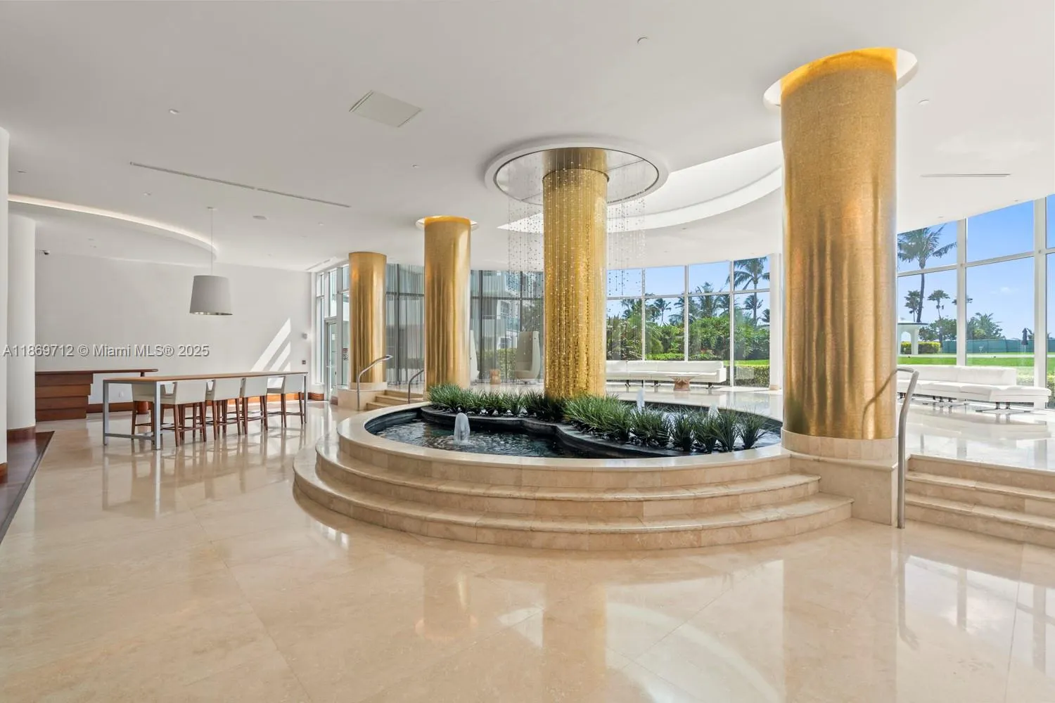 5161 Collins Ave, #701