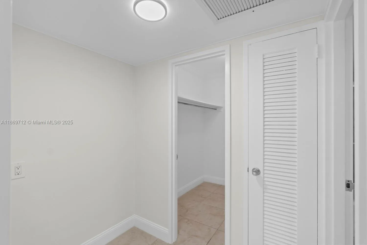 5161 Collins Ave, #701
