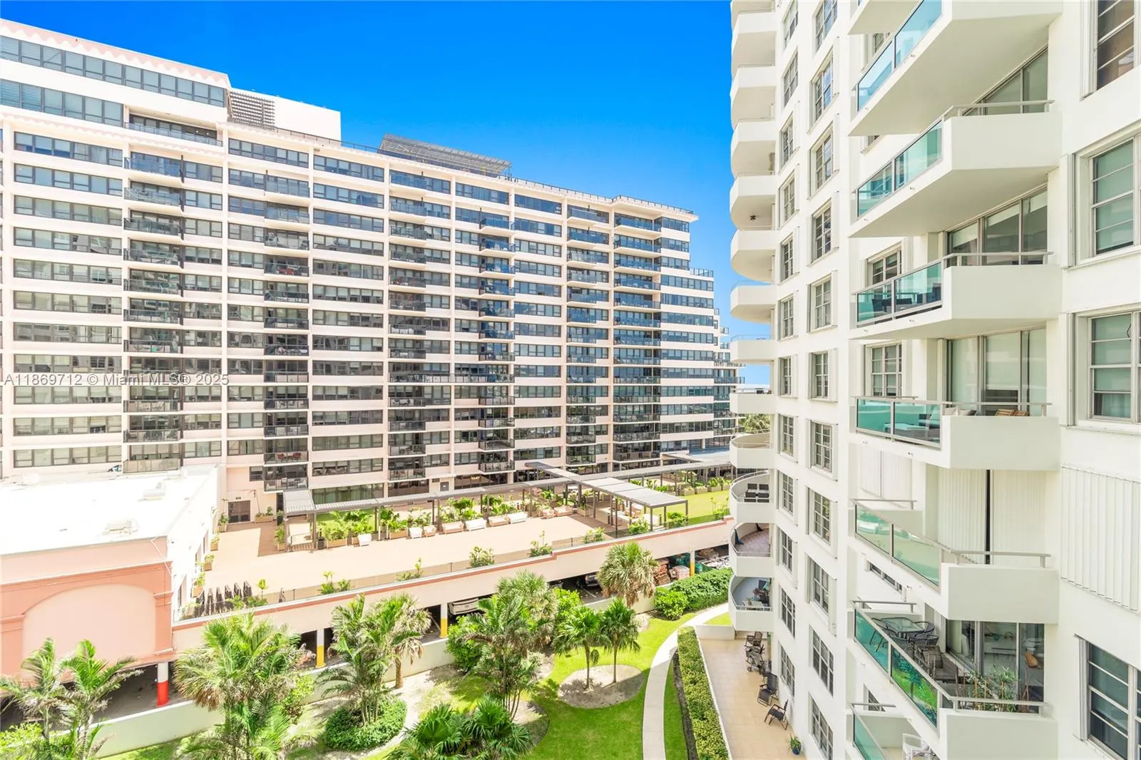 5161 Collins Ave, #701