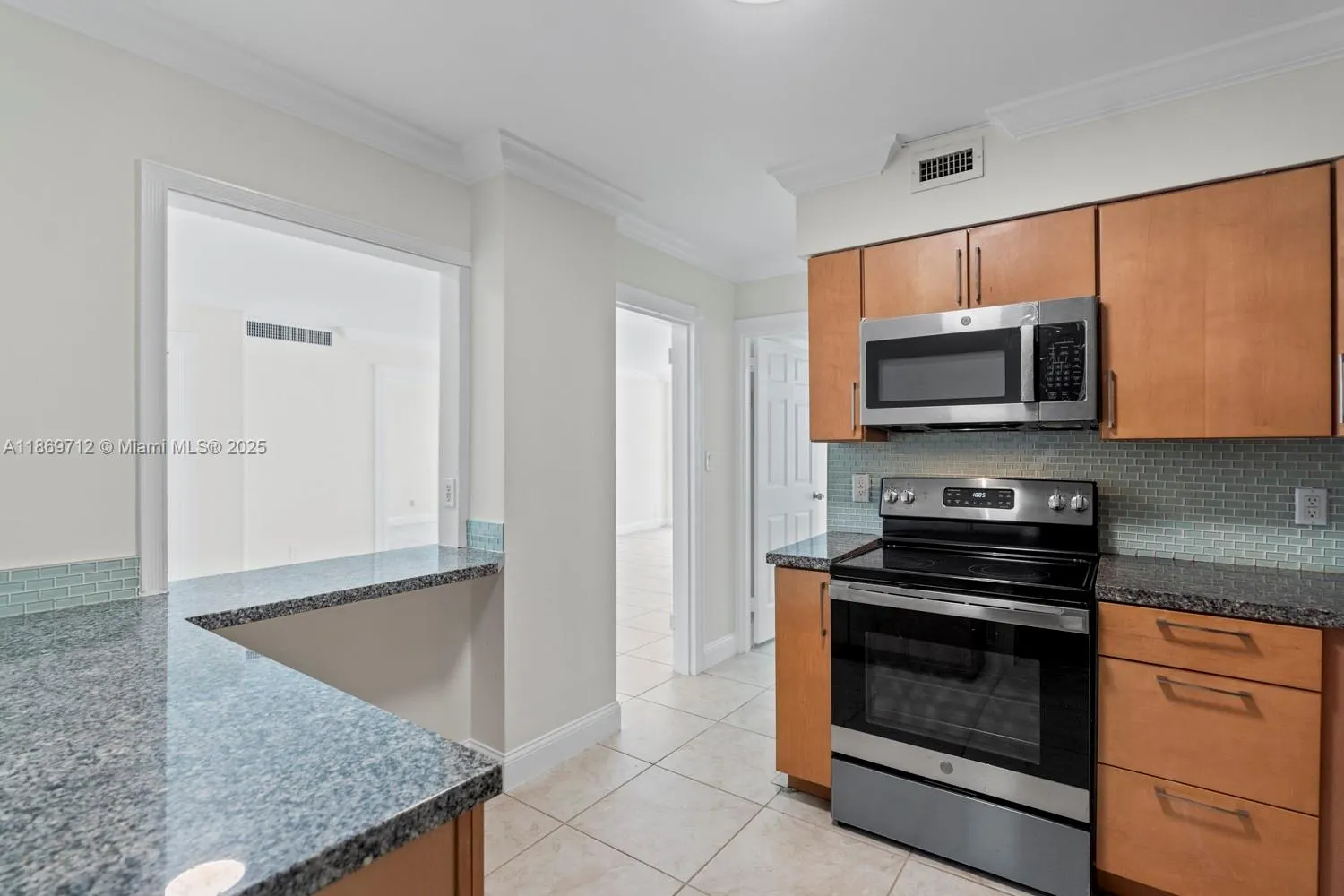 5161 Collins Ave, #701