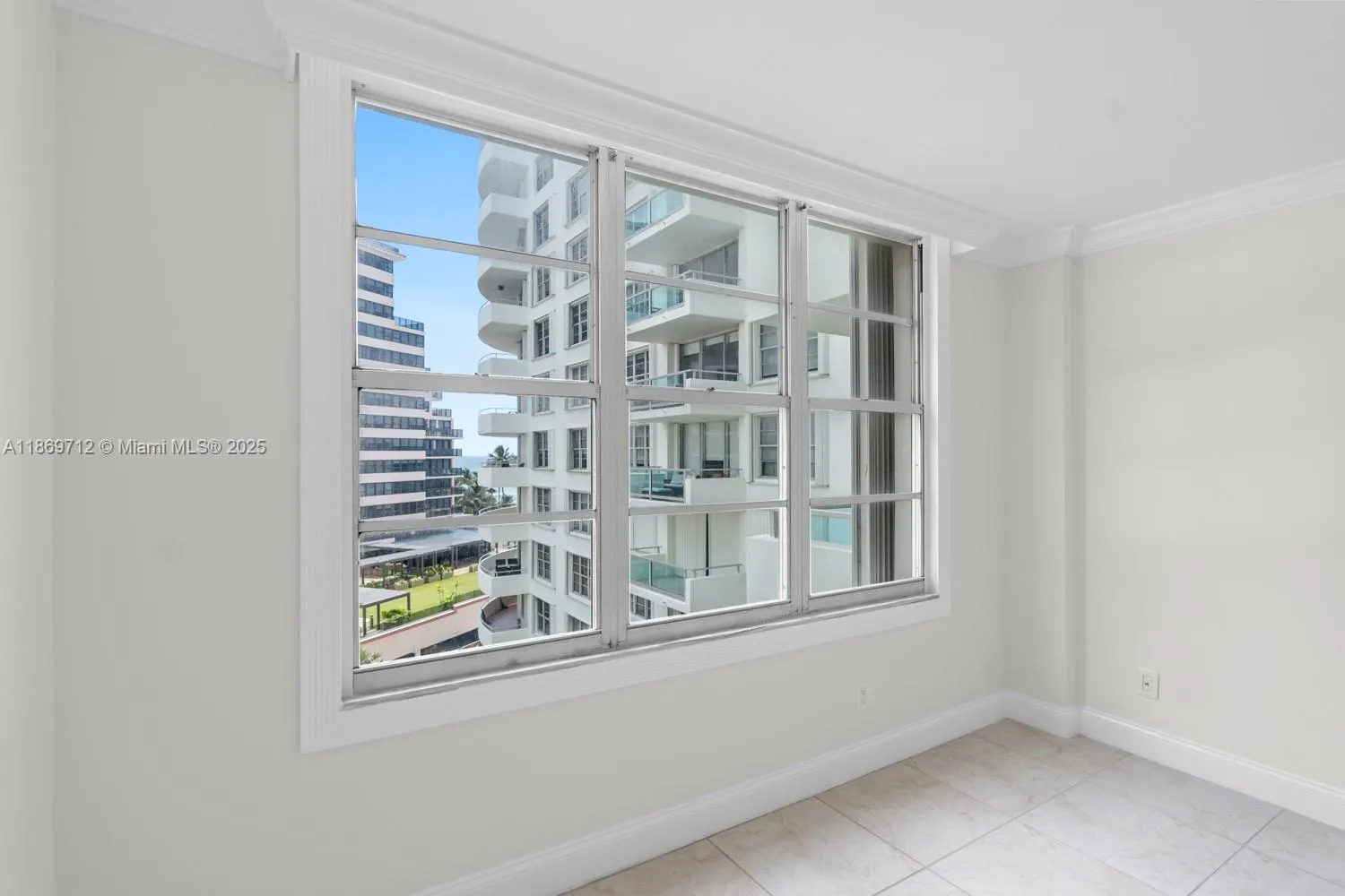 5161 Collins Ave, #701