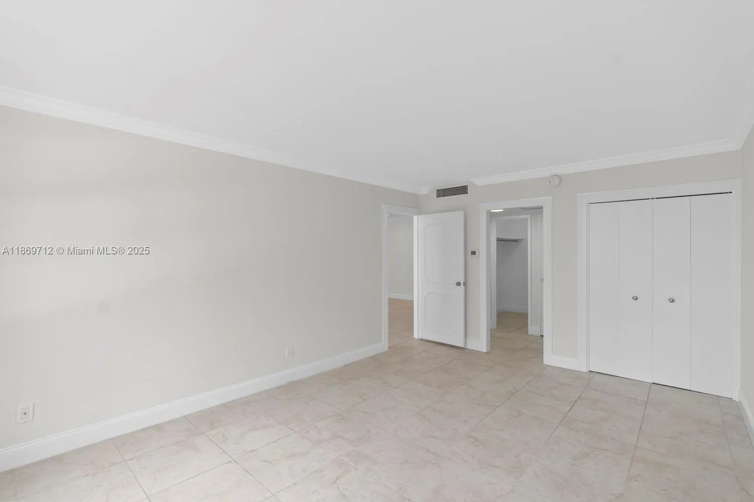 5161 Collins Ave, #701