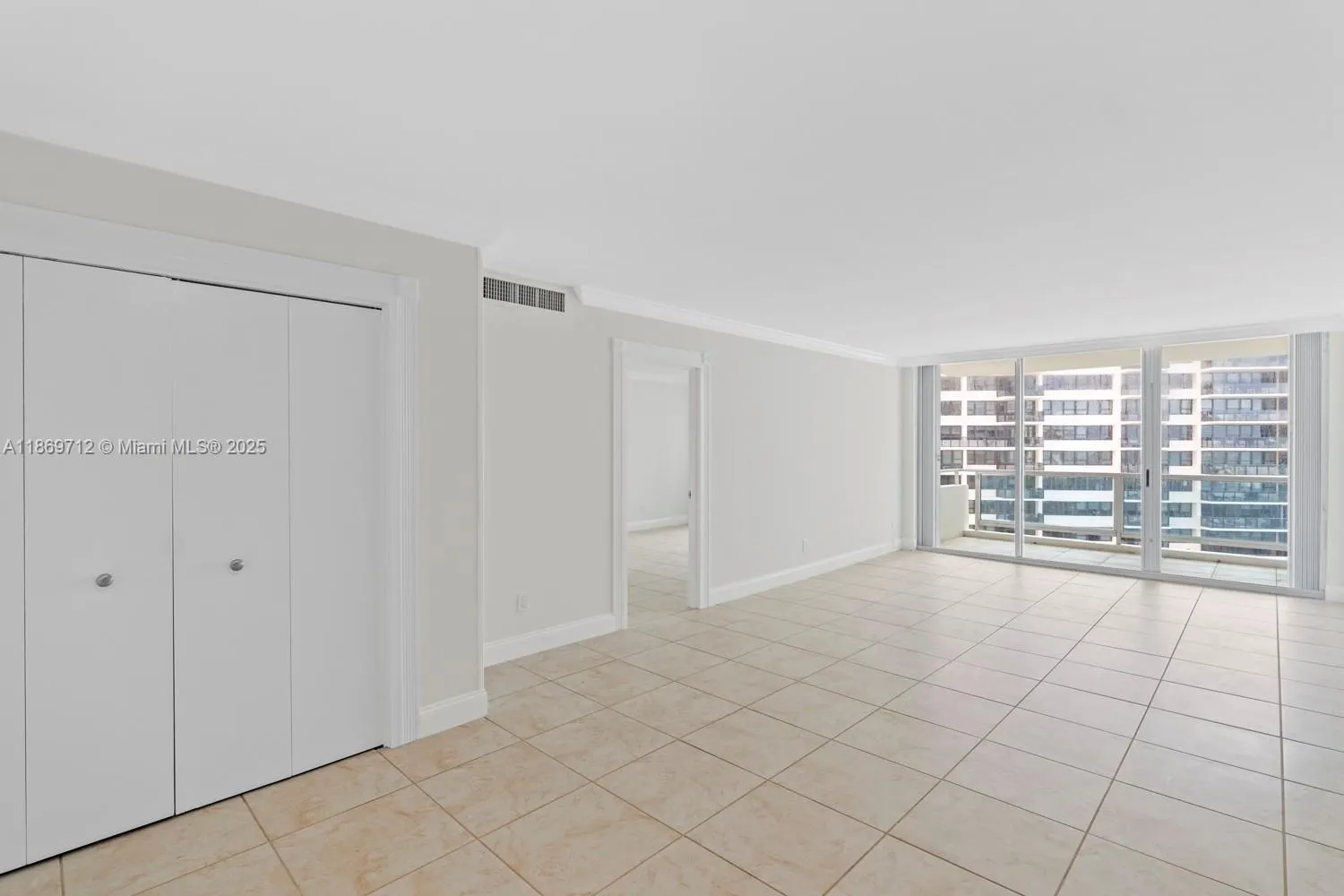 5161 Collins Ave, #701