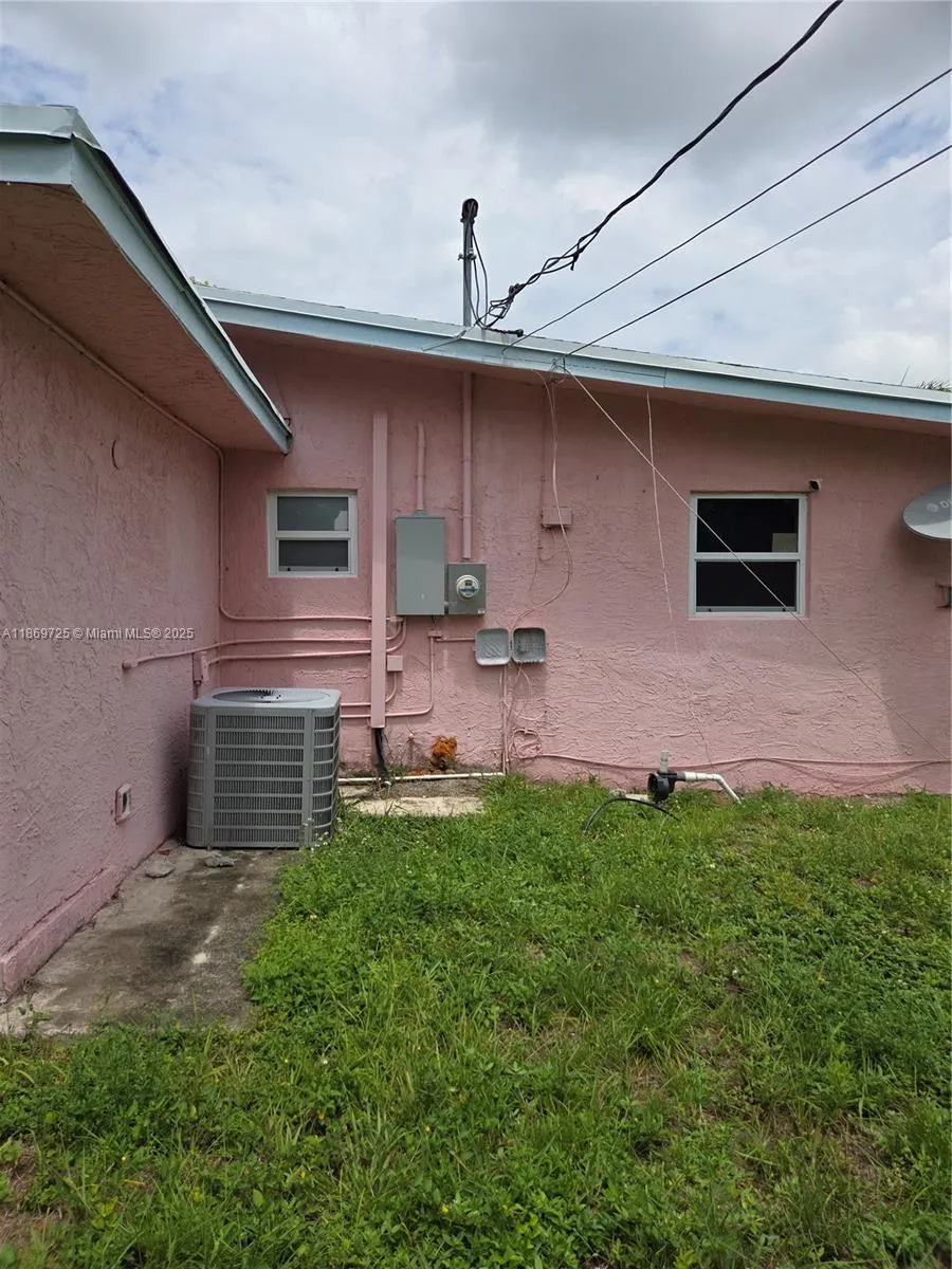 3000 NW 8th Ct
