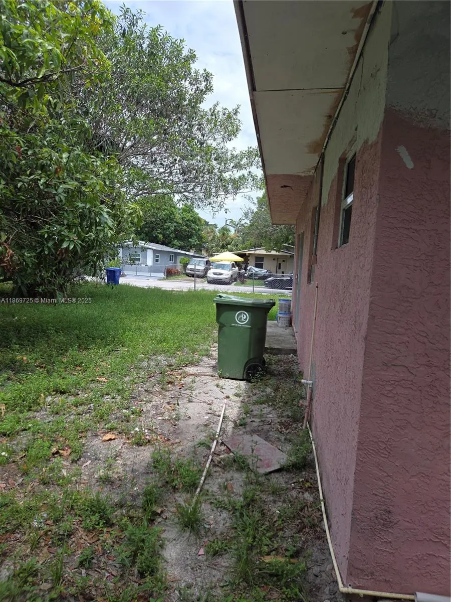 3000 NW 8th Ct