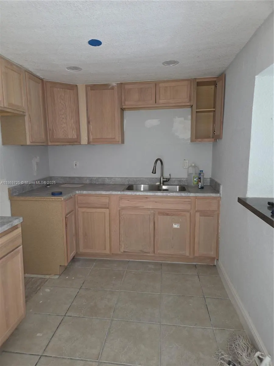 3000 NW 8th Ct