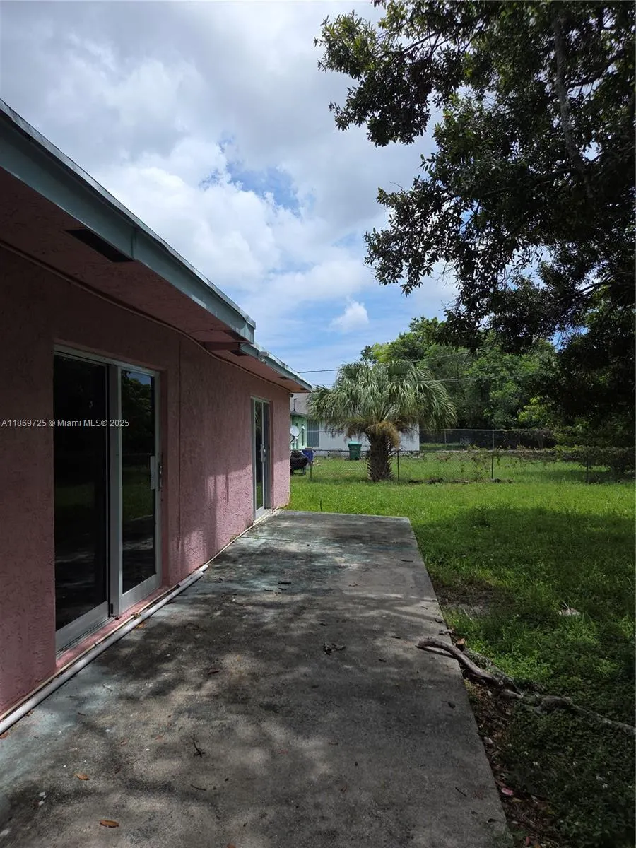 3000 NW 8th Ct