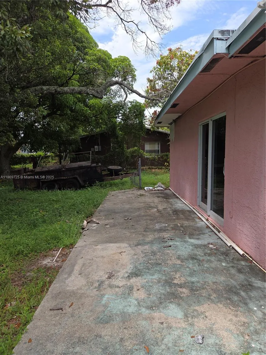 3000 NW 8th Ct