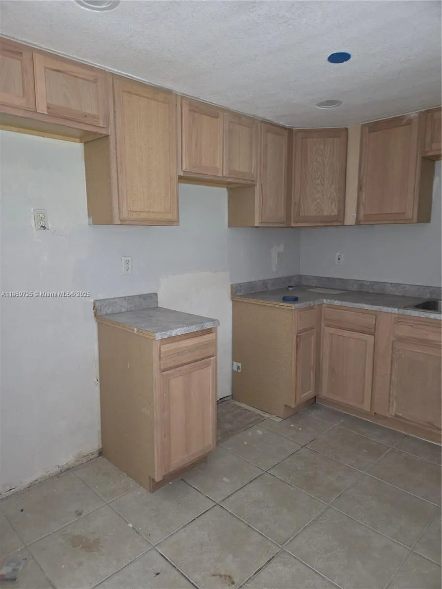 3000 NW 8th Ct