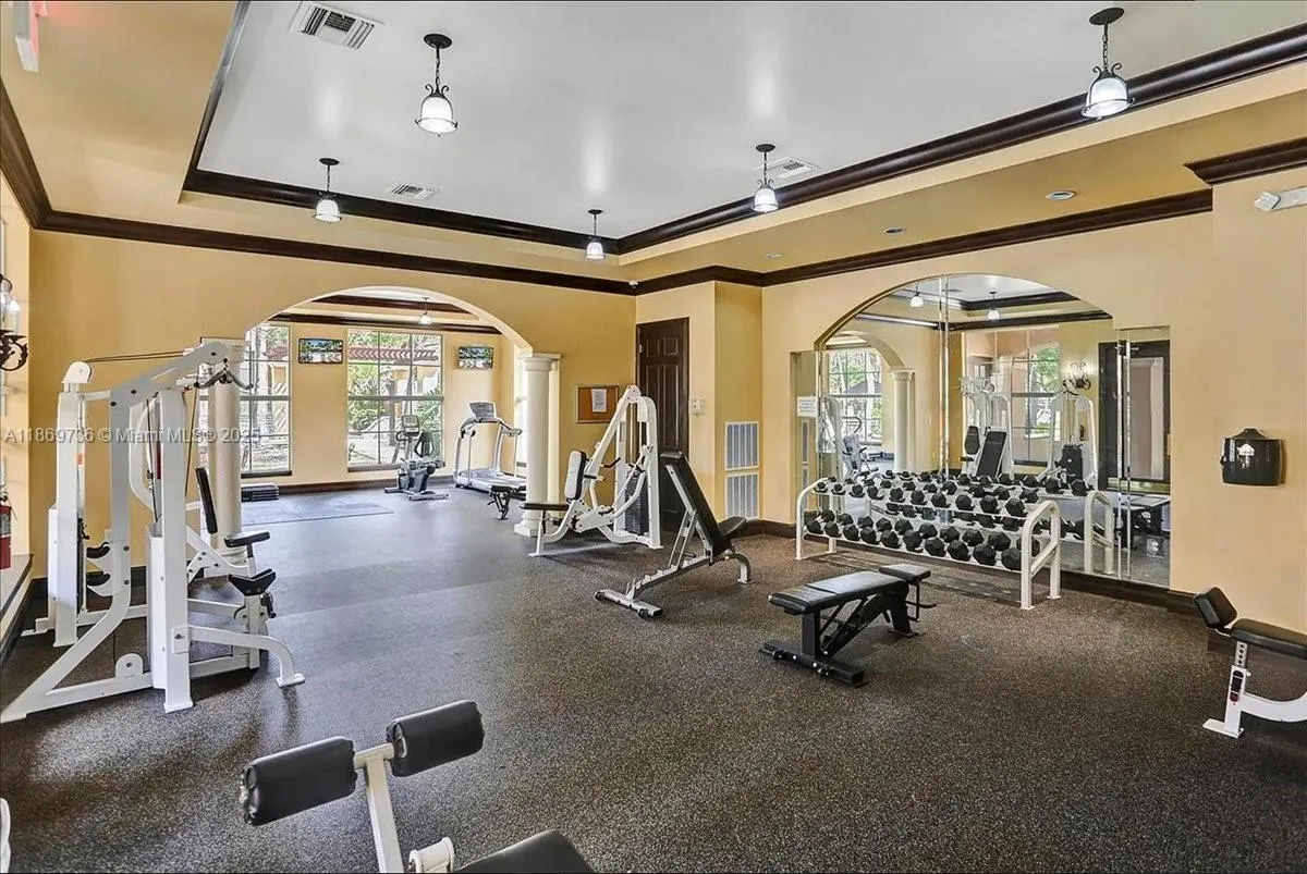 7910 N Nob Hill Rd, #105