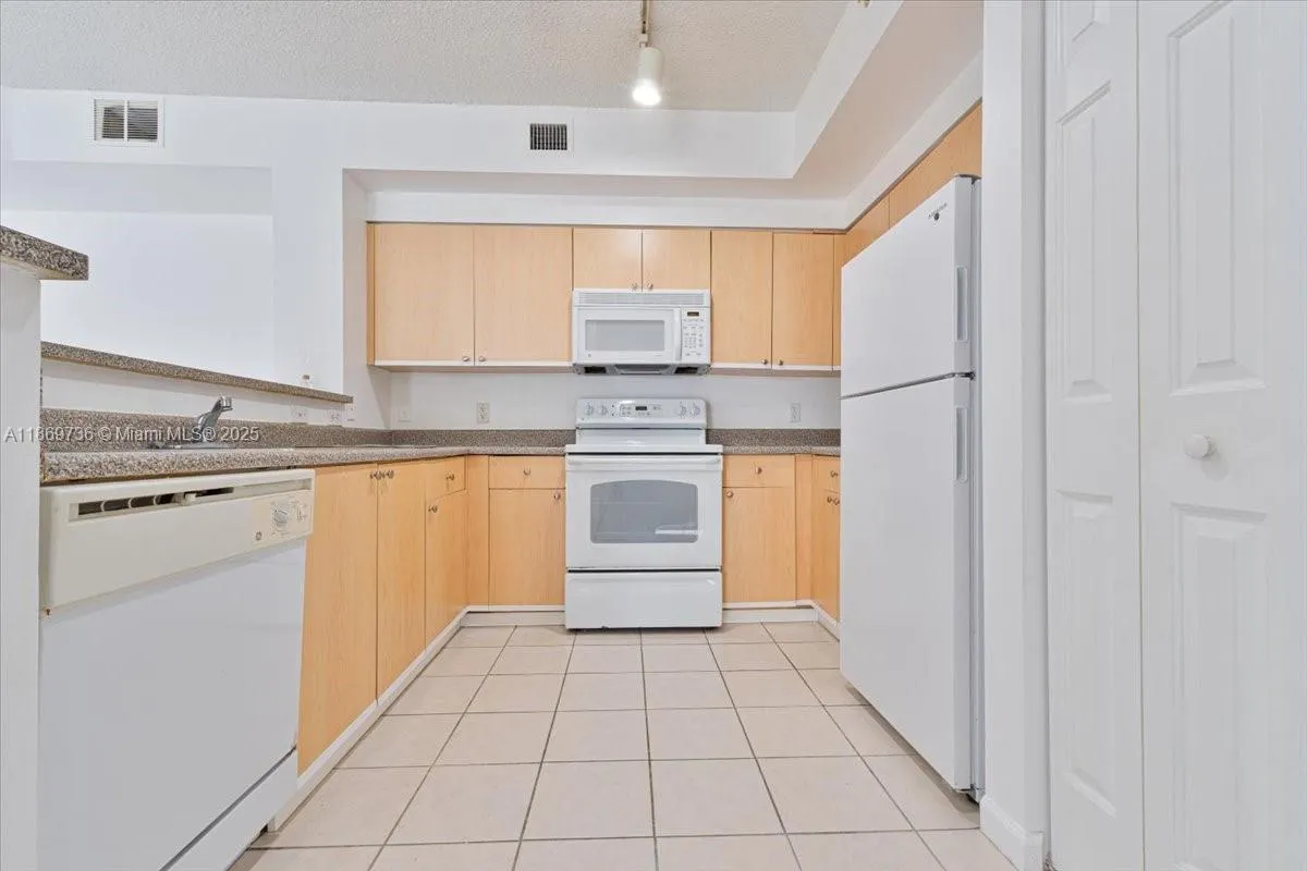 7910 N Nob Hill Rd, #105