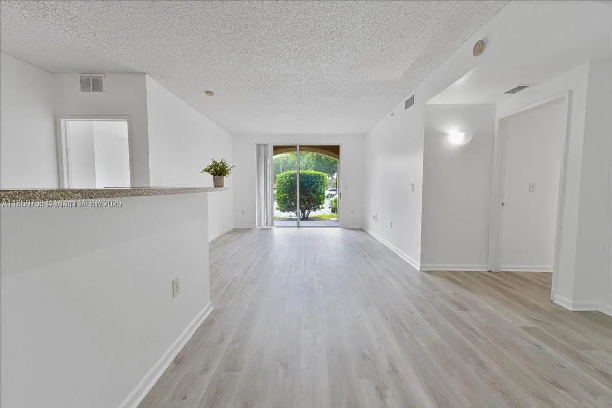 7910 N Nob Hill Rd, #105