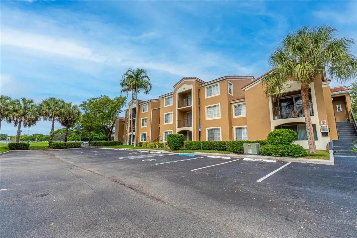 7910 N Nob Hill Rd, #105