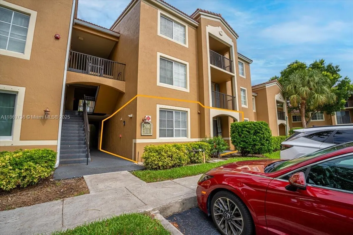 7910 N Nob Hill Rd, #105