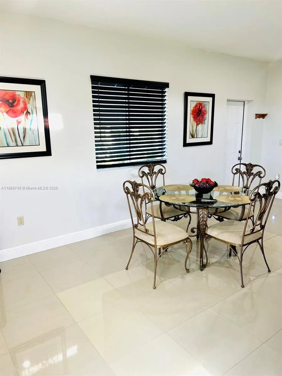 128 SW 19th LN.