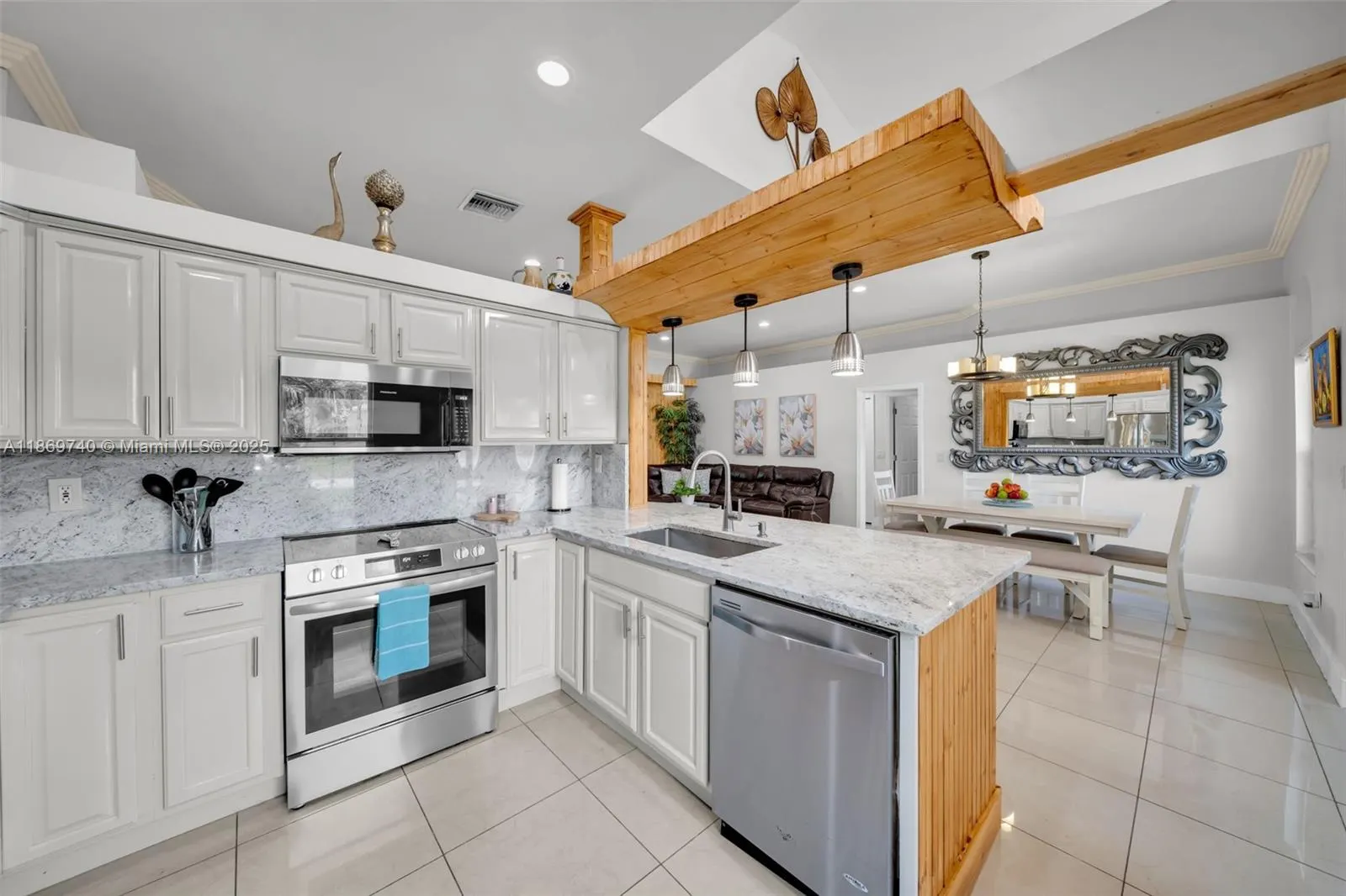 128 SW 19th LN.