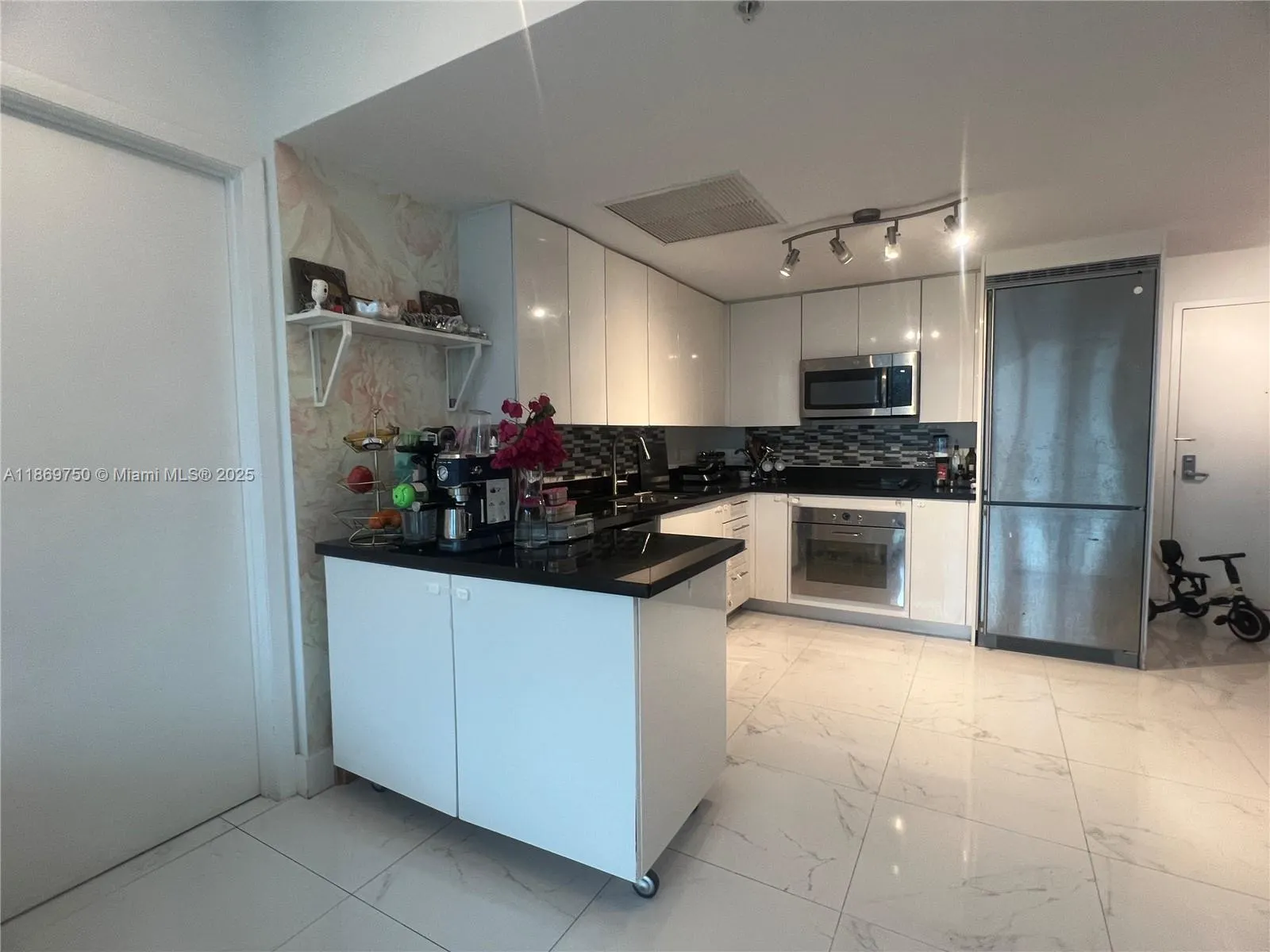 92 SW 3rd St, #3803