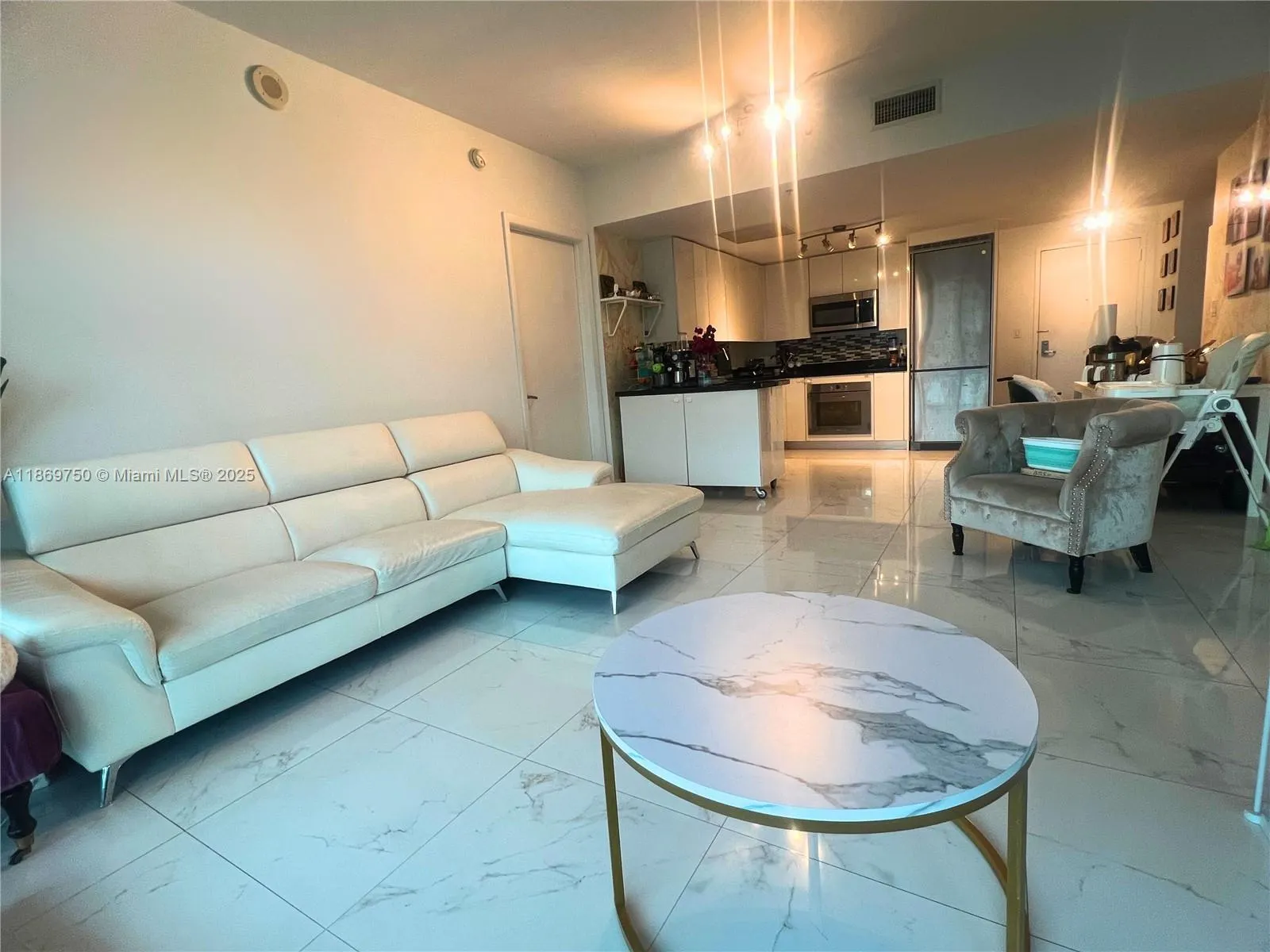 92 SW 3rd St, #3803