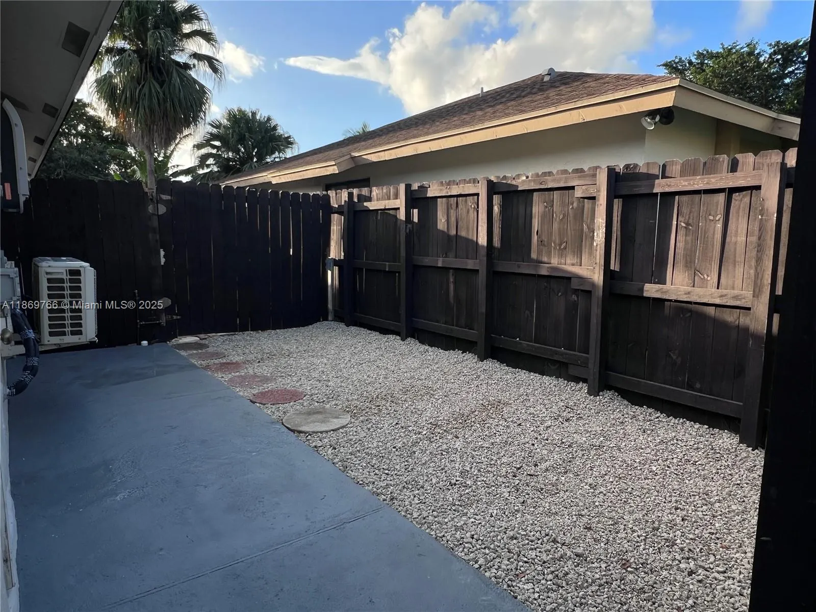 620 SW 98th Ter