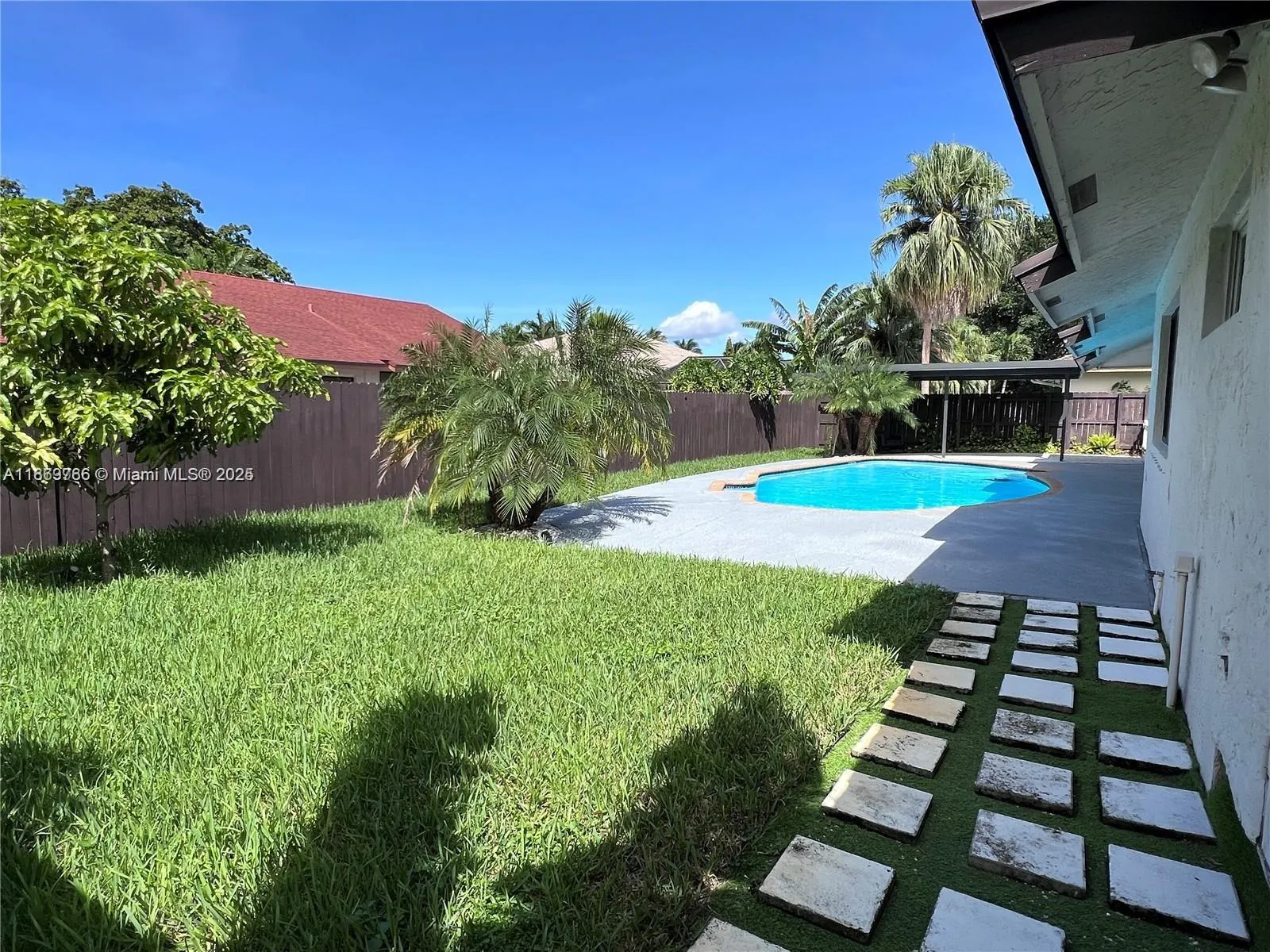 620 SW 98th Ter