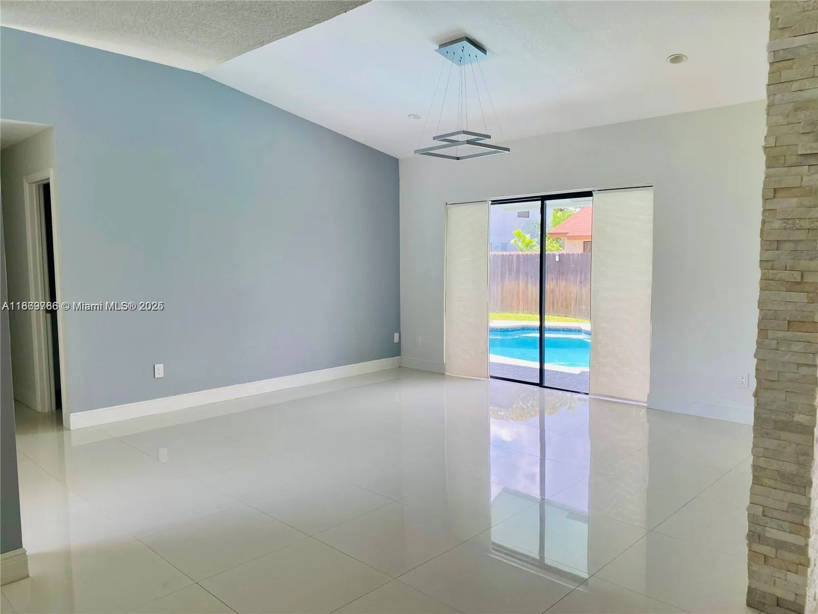 620 SW 98th Ter
