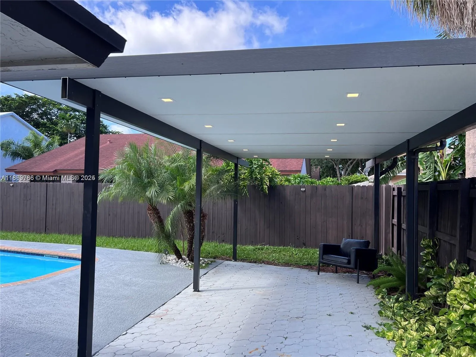 620 SW 98th Ter
