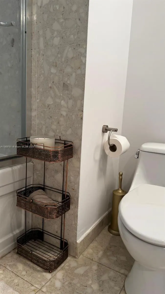 185 SW 7th St, #2808