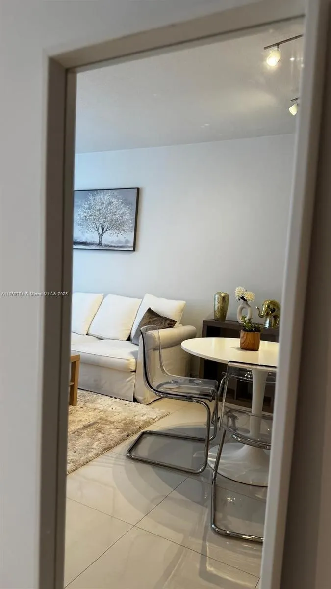185 SW 7th St, #2808