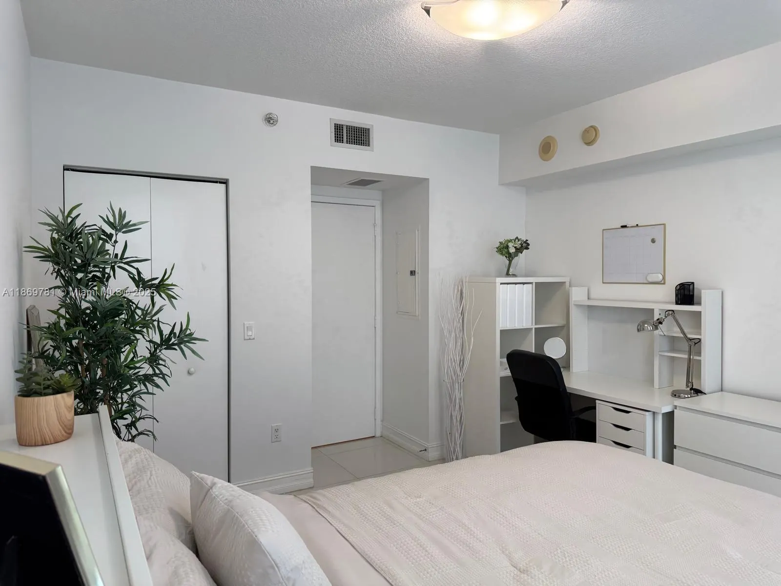 185 SW 7th St, #2808