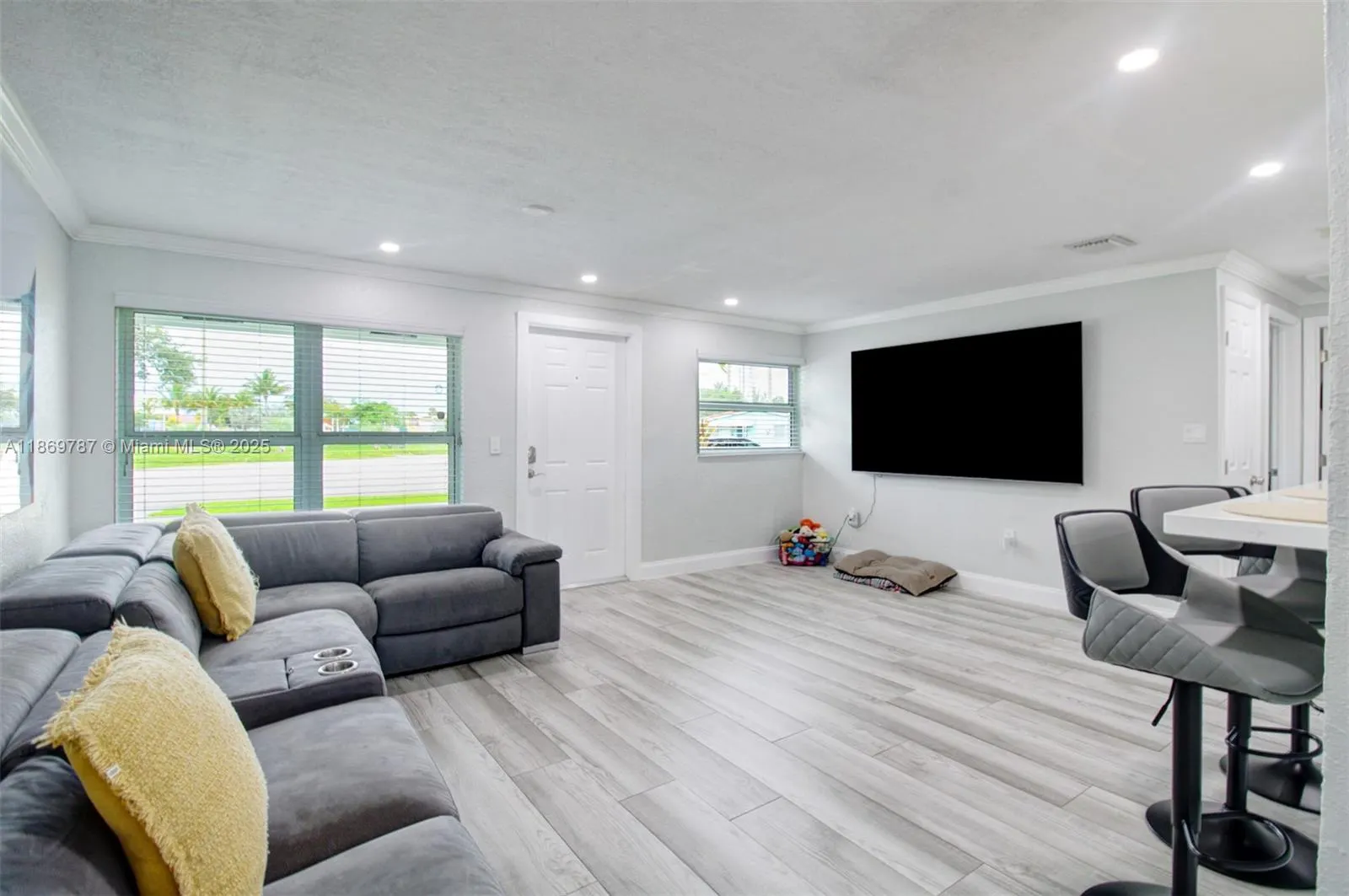 5936 N Farragut Dr